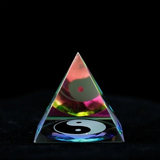 Kristal Piramide Yin Yang / 4cm